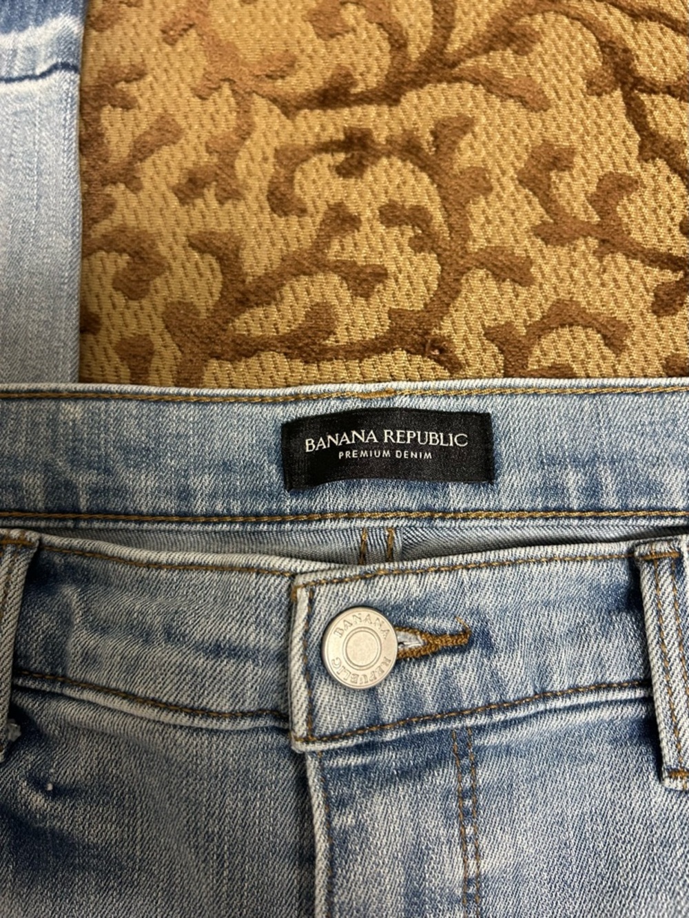 Banana Republic Girlfriend Jeans 31 Light Wash Frayed Raw Hem Denim - Picture 3 of 4